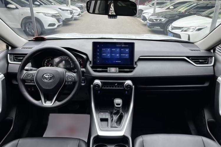 Used Toyota RAV4 2021 2.0L CVT Two-Wheel Drive Fashion Edition Interior 3