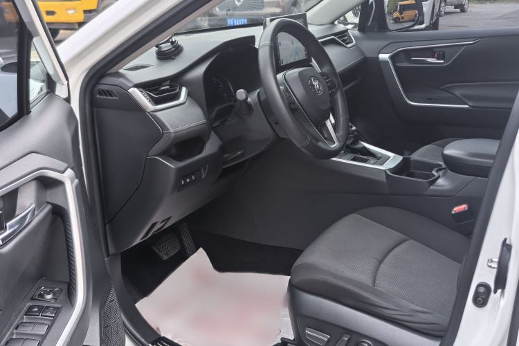 Used Toyota RAV4 2021 Revised Version Dual-Motor Hybrid 2.5L E-CVT Two-Wheel Drive Elite Edition Interior 3