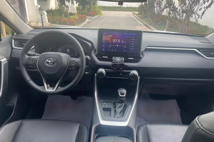 Used Toyota RAV4 2021 2.0L CVT Two-Wheel Drive Fashion PLUS Edition Interior 3