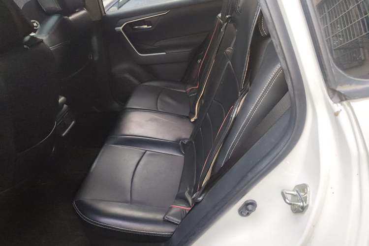 Used Toyota RAV4 2021 Revised Version Dual-Motor Hybrid 2.5L E-CVT Two-Wheel Drive Elite Edition Interior 4