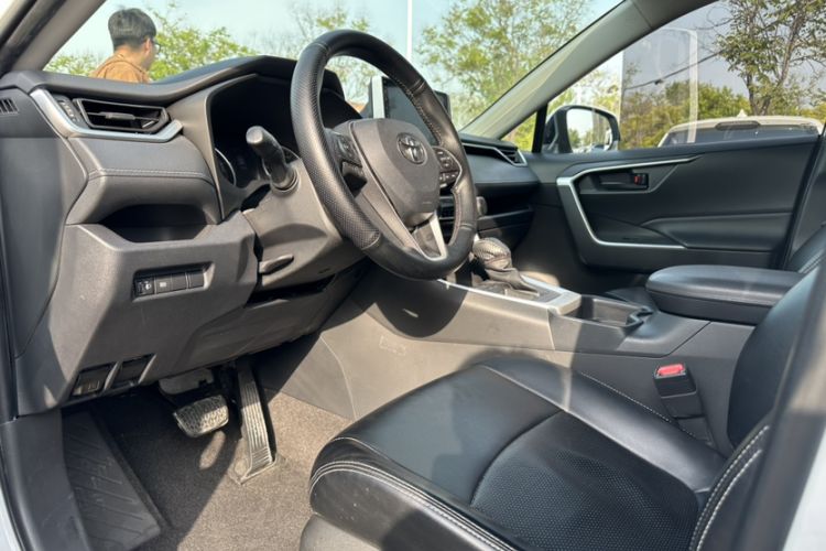 Used Toyota RAV4 2021 2.0L CVT Two-Wheel Drive Urban Edition Interior 4