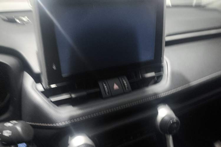 Used Toyota RAV4 2021 2.0L CVT Two-Wheel Drive Fashion Edition Interior 4