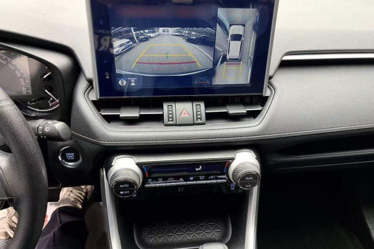 Used Toyota RAV4 2021 2.0L CVT Two-Wheel Drive Fashion Edition Interior 4