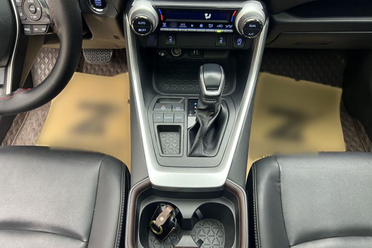 Used Toyota RAV4 2021 2.0L CVT Two-Wheel Drive Fashion PLUS Edition Interior 4