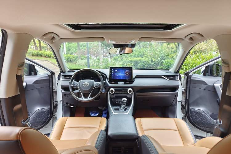 Used Toyota RAV4 2021 Dual-Engine 2.5L E-CVT Two-Wheel Drive Elite Edition Interior 4