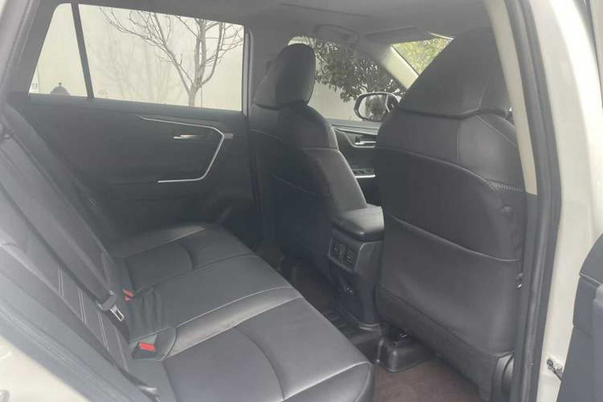 Used Toyota RAV4 2021 2.0L CVT Two-Wheel Drive Fashion PLUS Edition Interior 4