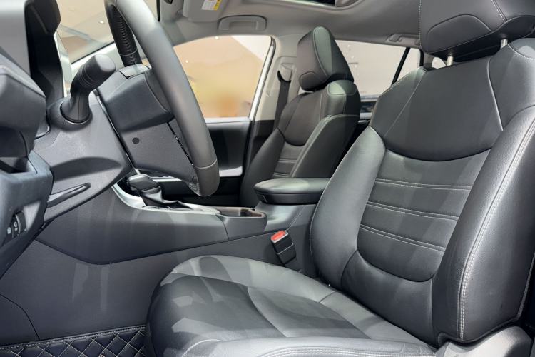 Used Toyota RAV4 2021 2.0L CVT Two-Wheel Drive Fashion PLUS Edition Interior 5