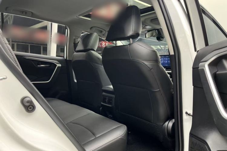 Used Toyota RAV4 2021 2.0L CVT Two-Wheel Drive Fashion Edition Interior 5
