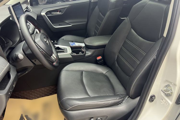 Used Toyota RAV4 2021 2.0L CVT Two-Wheel Drive Fashion PLUS Edition Interior 5