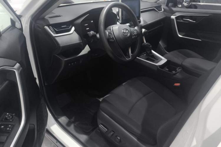 Used Toyota RAV4 2021 2.0L CVT Two-Wheel Drive Fashion Edition Interior 6