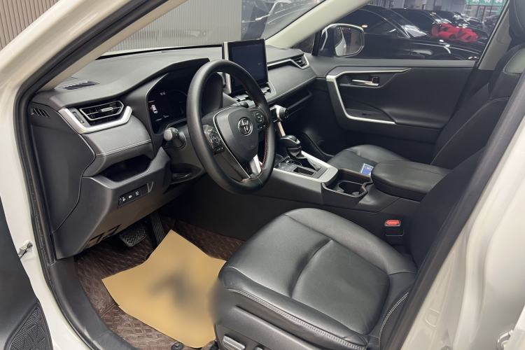Used Toyota RAV4 2021 2.0L CVT Two-Wheel Drive Fashion PLUS Edition Interior 6