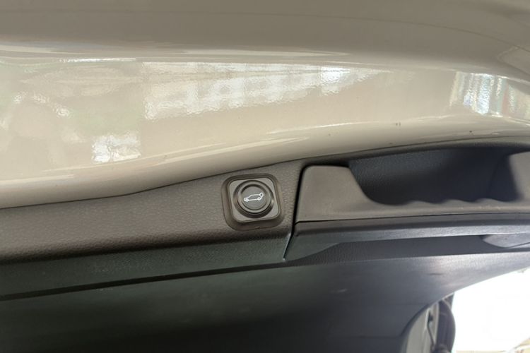 Used Toyota RAV4 2021 Revised Version Dual-Motor Hybrid 2.5L E-CVT Two-Wheel Drive Elite Edition Interior 6