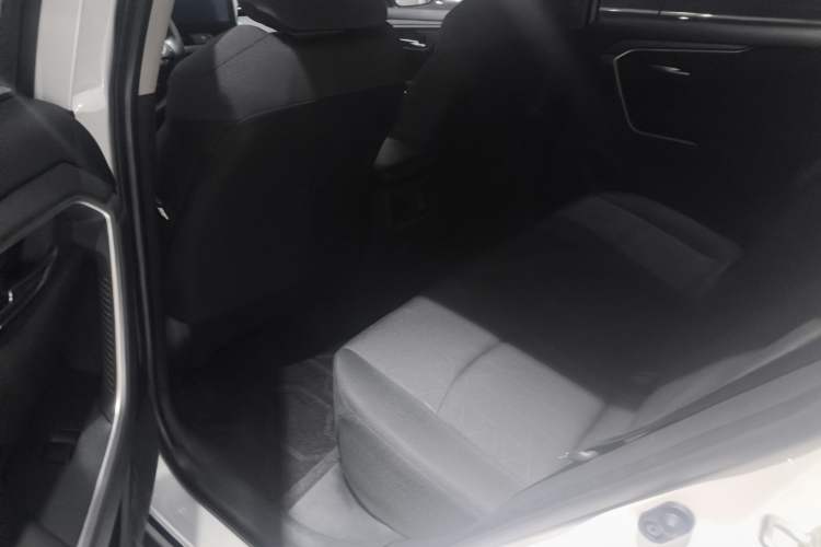 Used Toyota RAV4 2021 2.0L CVT Two-Wheel Drive Fashion Edition Interior 7