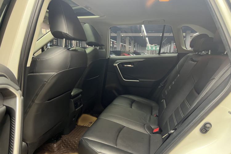 Used Toyota RAV4 2021 2.0L CVT Two-Wheel Drive Fashion PLUS Edition Interior 7