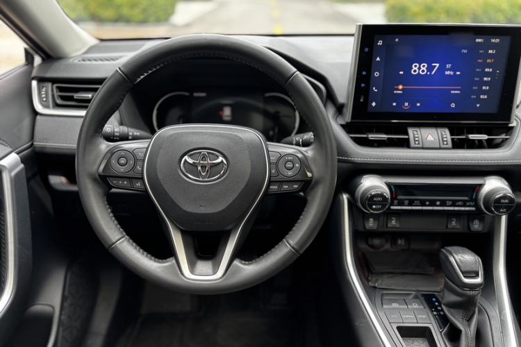 Used Toyota RAV4 2021 2.0L CVT Two-Wheel Drive Prestige Edition Interior 8