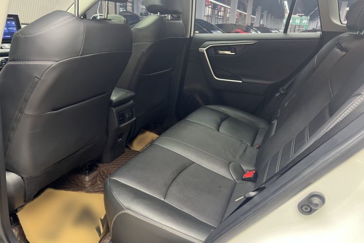 Used Toyota RAV4 2021 2.0L CVT Two-Wheel Drive Fashion PLUS Edition Interior 8
