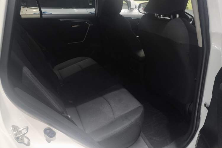 Used Toyota RAV4 2021 2.0L CVT Two-Wheel Drive Fashion Edition Interior 9