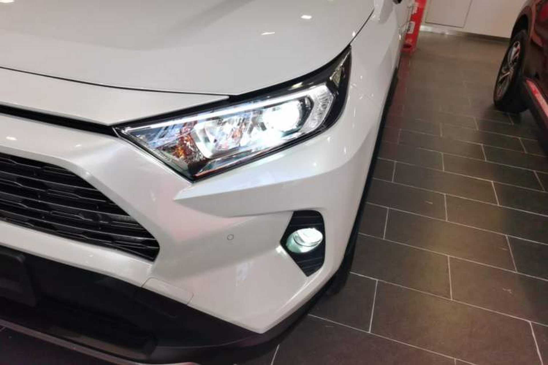 Used Toyota RAV4 2021 Revised Version Dual-Motor Hybrid 2.5L E-CVT Two-Wheel Drive Elite Edition Left Front Headlight