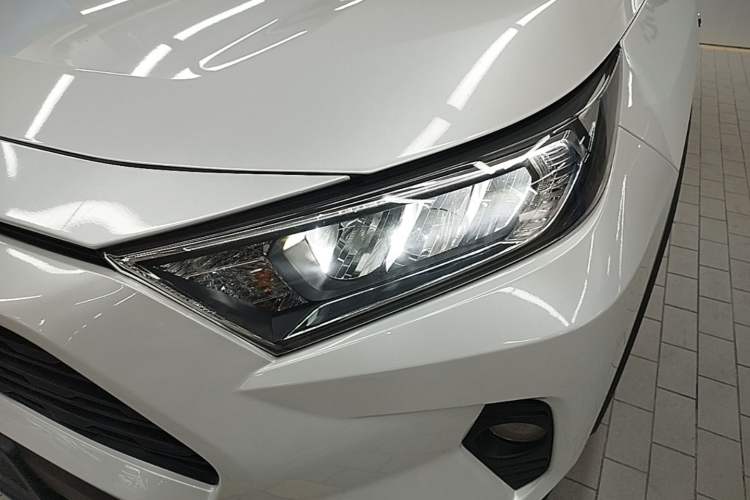 Used Toyota RAV4 2021 Dual-Engine 2.5L E-CVT Two-Wheel Drive Elite Edition Left Front Headlight