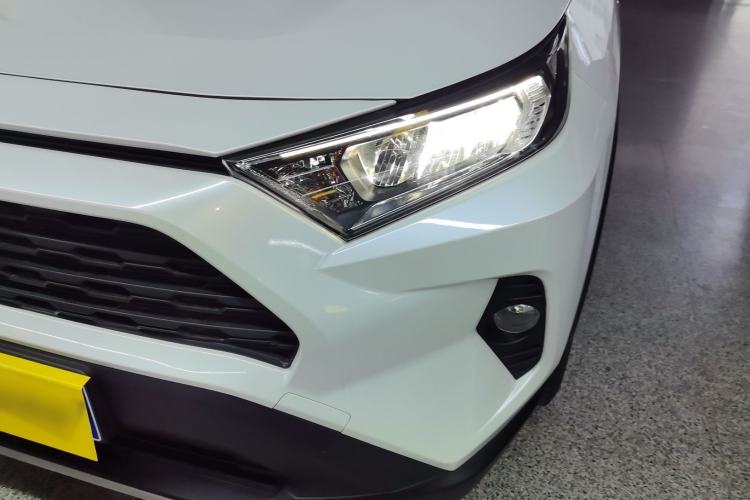 Used Toyota RAV4 2021 Revised Version Dual-Motor Hybrid 2.5L E-CVT Two-Wheel Drive Elite Edition Left Front Headlight