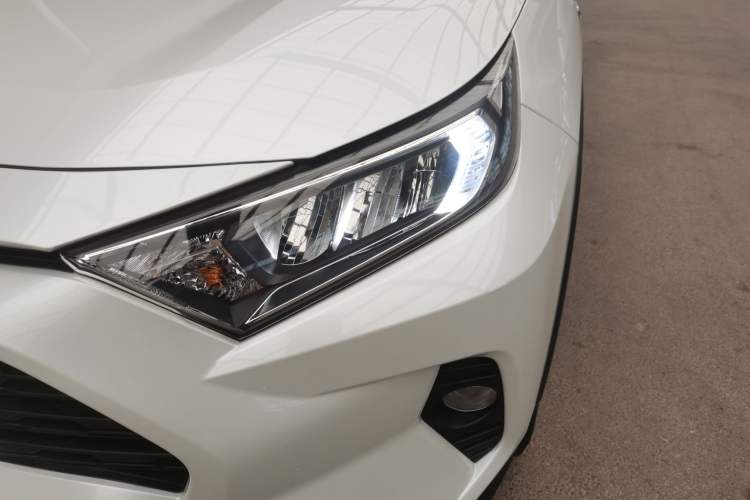 Used Toyota RAV4 2021 Revised Version Dual-Motor Hybrid 2.5L E-CVT Two-Wheel Drive Elite Edition Left Front Headlight