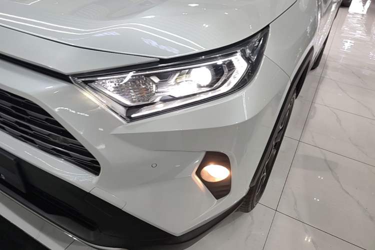 Used Toyota RAV4 2021 2.0L CVT Four-Wheel Drive Premium Edition Left Front Headlight