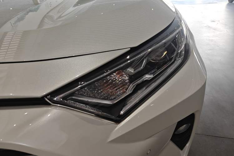 Used Toyota RAV4 2021 2.0L CVT Four-Wheel Drive Premium Edition Left Front Headlight