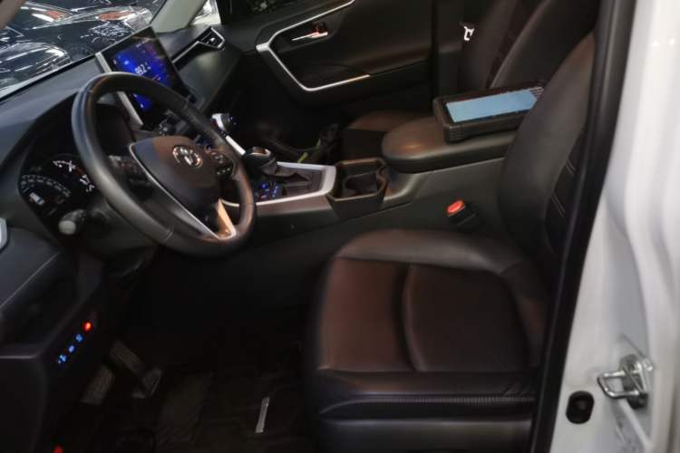 Used Toyota RAV4 2021 2.0L CVT Two-Wheel Drive Fashion PLUS Edition Left Front Seat