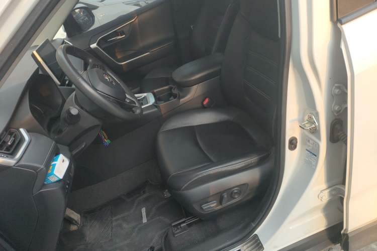 Used Toyota RAV4 2021 2.0L CVT 4x4 Style PLUS Edition Left Front Seat