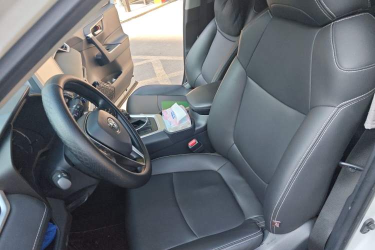 Used Toyota RAV4 2021 2.0L CVT Two-Wheel Drive Fashion Edition Left Front Seat