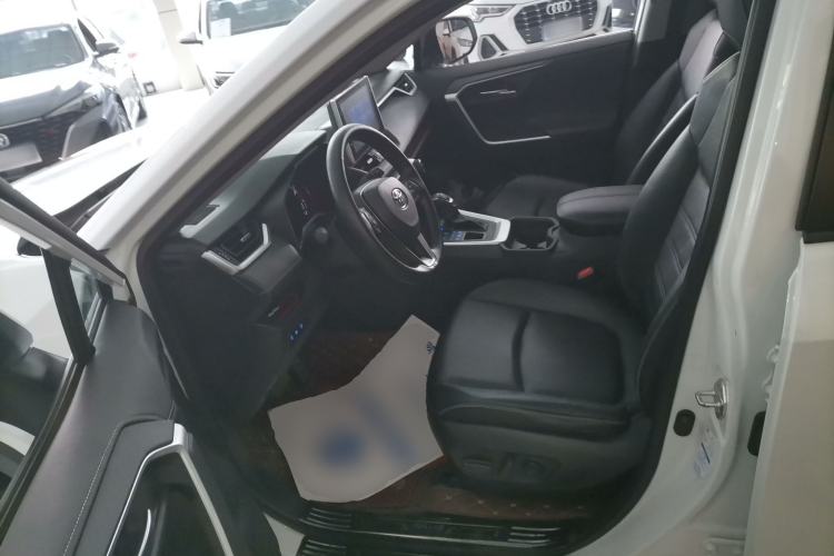 Used Toyota RAV4 2021 2.0L CVT 4x4 Style PLUS Edition Left Front Seat