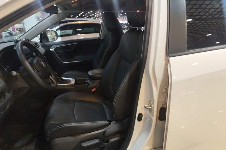 Used Toyota RAV4 2021 2.0L CVT Two-Wheel Drive Urban Edition Left Front Seat