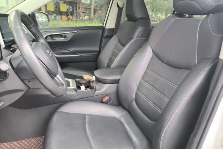 Used Toyota RAV4 2021 2.0L CVT Two-Wheel Drive Prestige Edition Left Front Seat