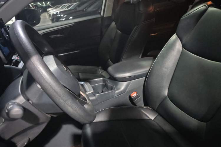 Used Toyota RAV4 2021 2.0L CVT Two-Wheel Drive Fashion Edition Left Front Seat