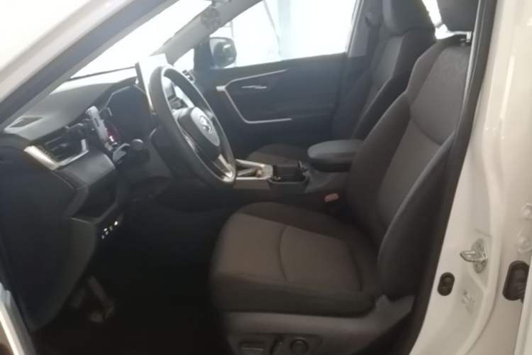Used Toyota RAV4 2021 2.0L CVT Two-Wheel Drive Fashion Edition Left Front Seat