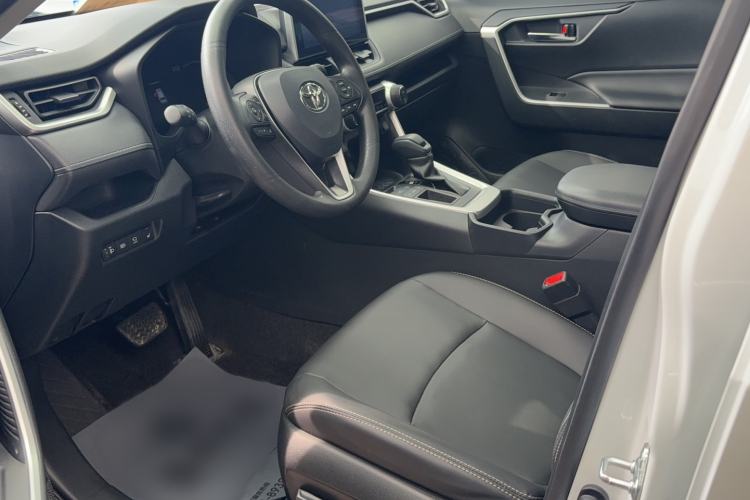 Used Toyota RAV4 2021 2.0L CVT Two-Wheel Drive Fashion Edition Left Front Seat