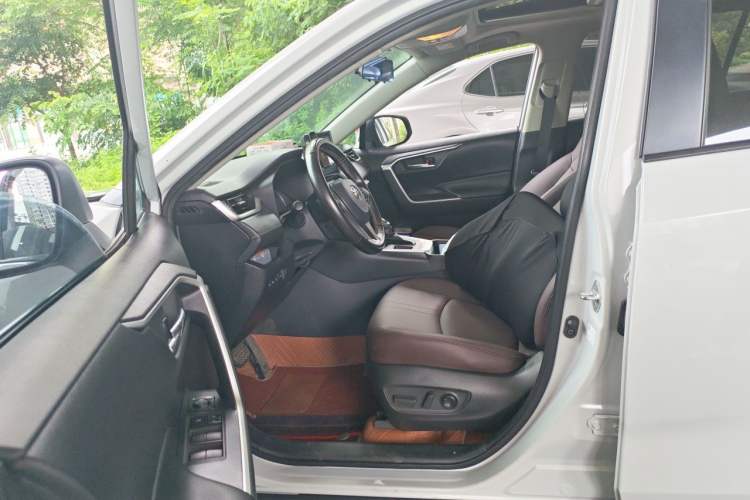 Used Toyota RAV4 2021 2.0L CVT Two-Wheel Drive Fashion Edition Left Front Seat