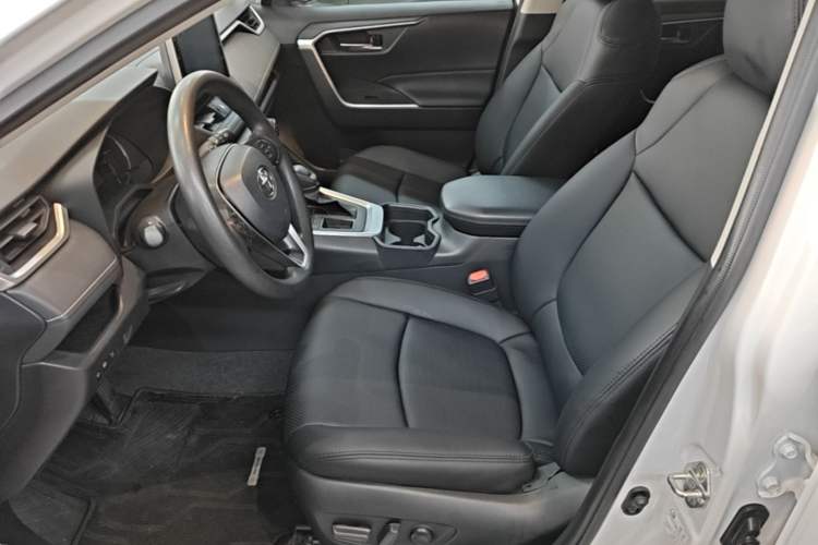 Used Toyota RAV4 2021 2.0L CVT Two-Wheel Drive Fashion Edition Left Front Seat