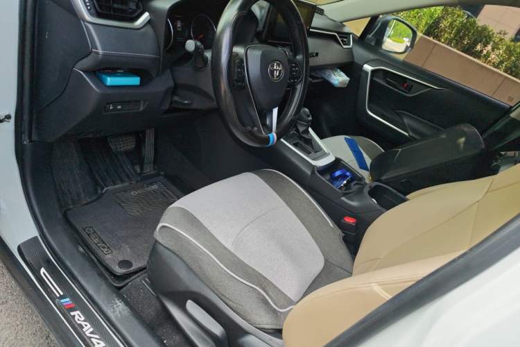 Used Toyota RAV4 2021 2.0L CVT Two-Wheel Drive Urban Edition Left Front Seat