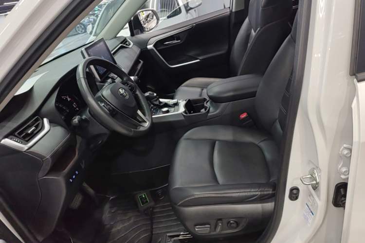 Used Toyota RAV4 2021 2.0L CVT Four-Wheel Drive Premium Edition Left Front Seat