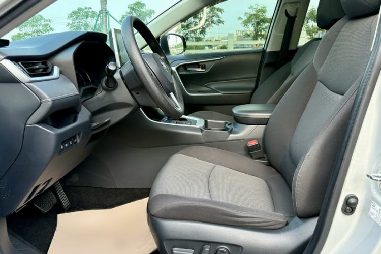 Used Toyota RAV4 2021 Revised Version Dual-Motor Hybrid 2.5L E-CVT Two-Wheel Drive Elite Edition Left Front Seat