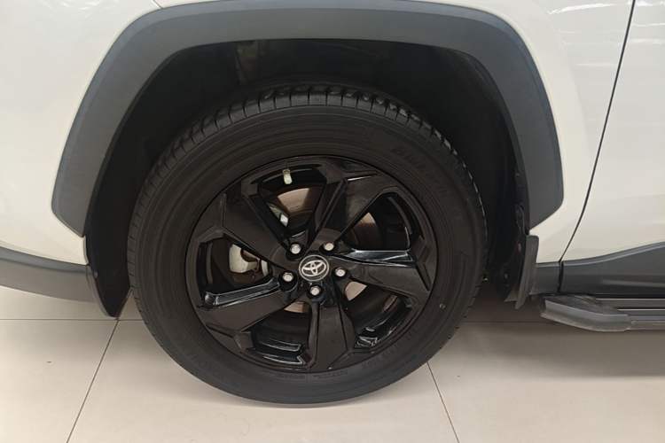 Used Toyota RAV4 2021 Dual-Engine 2.5L E-CVT Four-Wheel Drive Elite PLUS Edition Left Front Wheel Hub