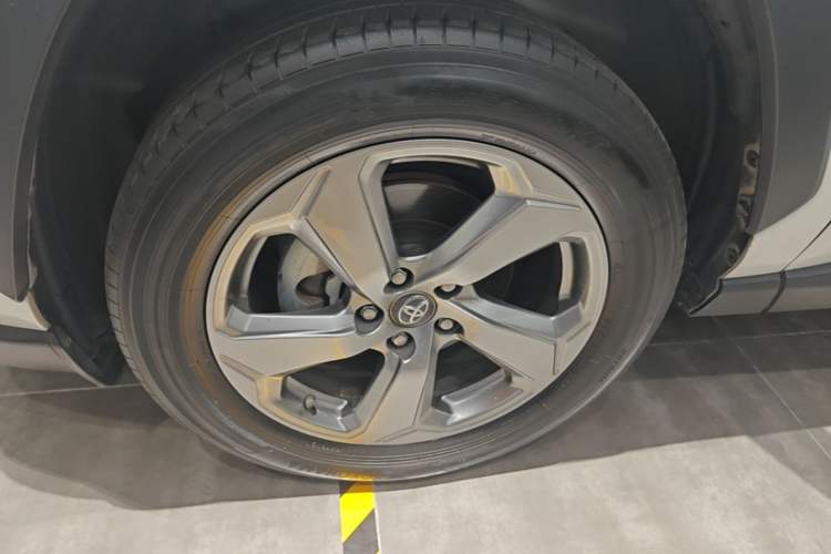 Used Toyota RAV4 2021 2.0L CVT Two-Wheel Drive Fashion PLUS Edition Left Front Wheel Hub