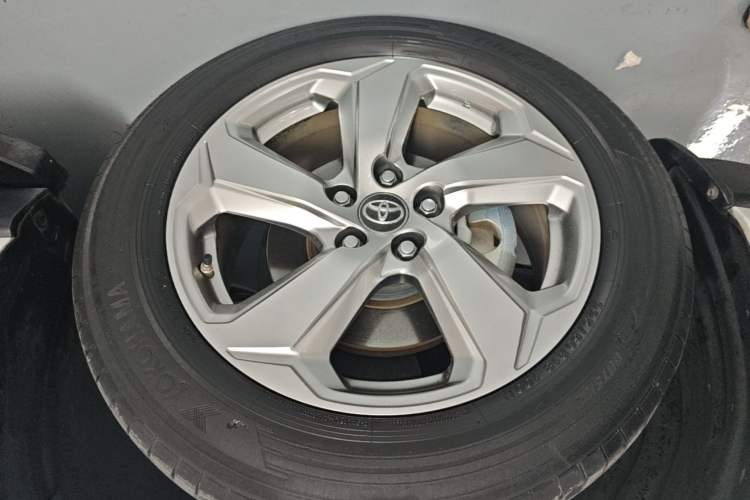 Used Toyota RAV4 2021 2.0L CVT Two-Wheel Drive Fashion PLUS Edition Left Front Wheel Hub