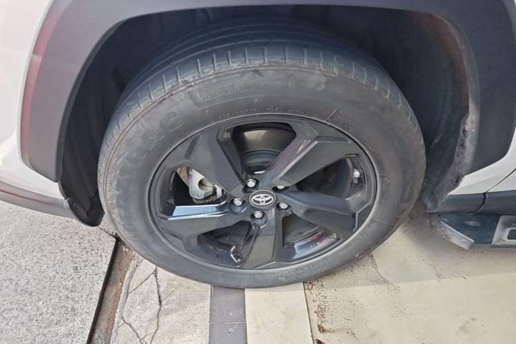 Used Toyota RAV4 2021 Revised Version Dual-Motor Hybrid 2.5L E-CVT 4x4 Elite PLUS Edition Left Front Wheel Hub