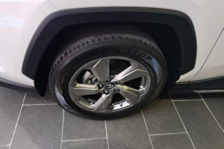 Used Toyota RAV4 2021 Revised Version Dual-Motor Hybrid 2.5L E-CVT Two-Wheel Drive Elite Edition Left Front Wheel Hub