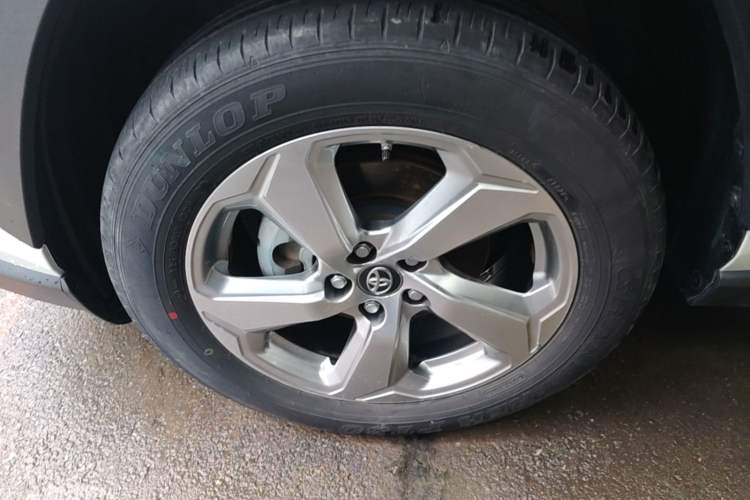 Used Toyota RAV4 2021 2.0L CVT 4x4 Trend Edition Left Front Wheel Hub