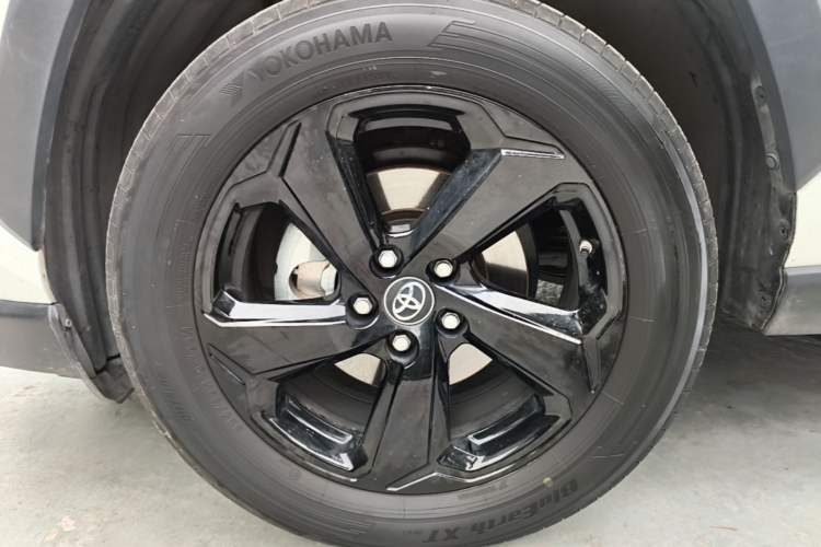 Used Toyota RAV4 2021 Revised Version Dual-Motor Hybrid 2.5L E-CVT 4x4 Elite PLUS Edition Left Front Wheel Hub