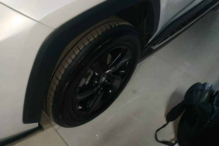 Used Toyota RAV4 2021 Dual-Engine 2.5L E-CVT Four-Wheel Drive Elite PLUS Edition Left Front Wheel Hub