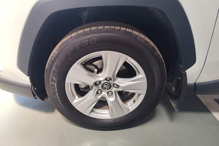 Used Toyota RAV4 2021 2.0L CVT Two-Wheel Drive Urban Edition Left Front Wheel Hub